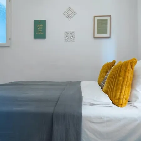 Chic Flat With River View דירה