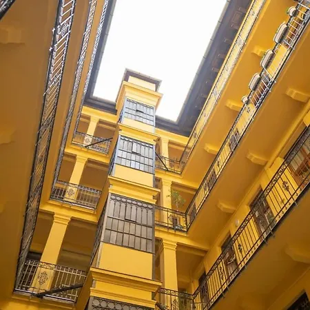 Chic Flat With River View بودابست