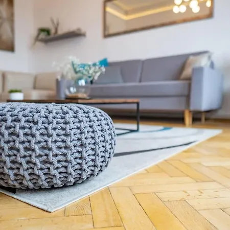 Chic Flat With River View