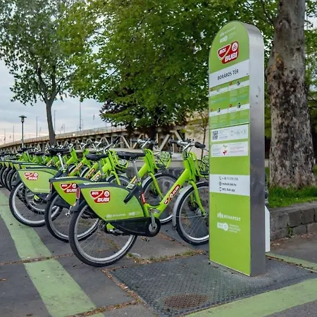 Chic Flat With River View شقة