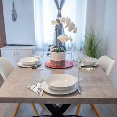 Chic Flat With River View