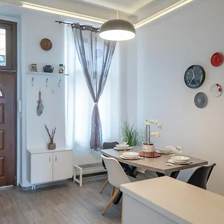 Chic Flat With River View * Budapest