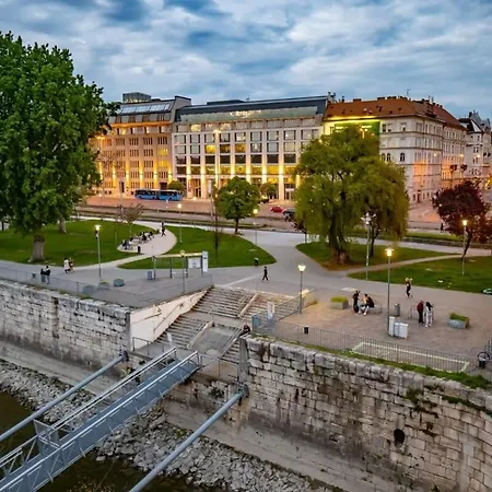Appartamento Chic Flat With River View