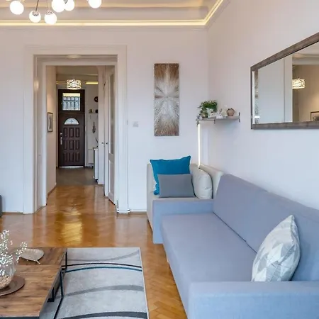 Chic Flat With River View Apartment *